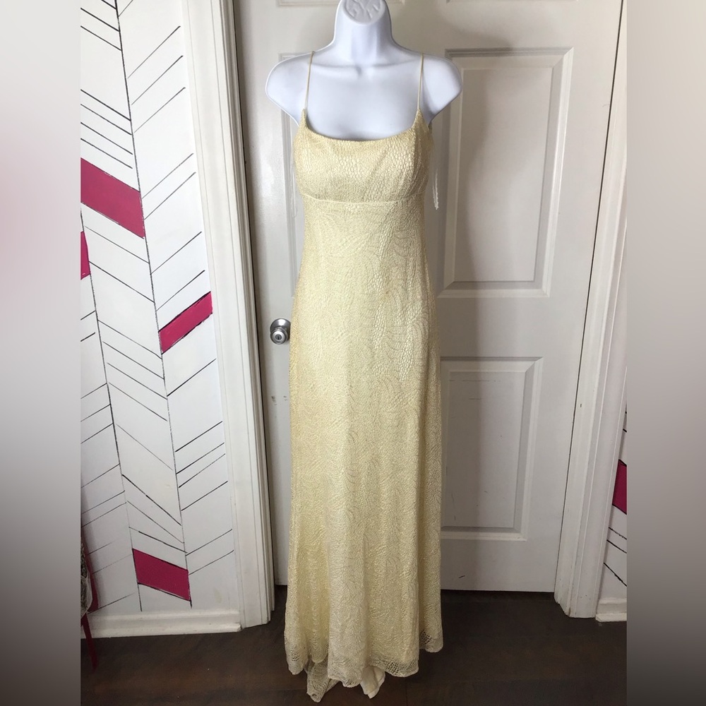 Beautiful Gold Gown
Size 5/6